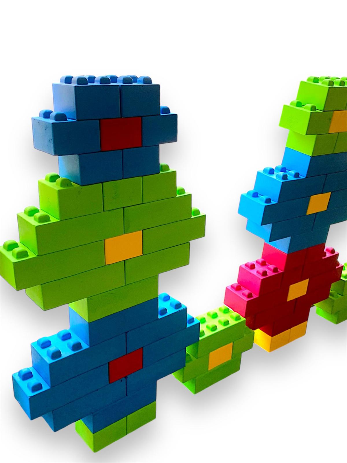 Tile’n Joy parçalarıyla oluşturulmuş renkli karakterler